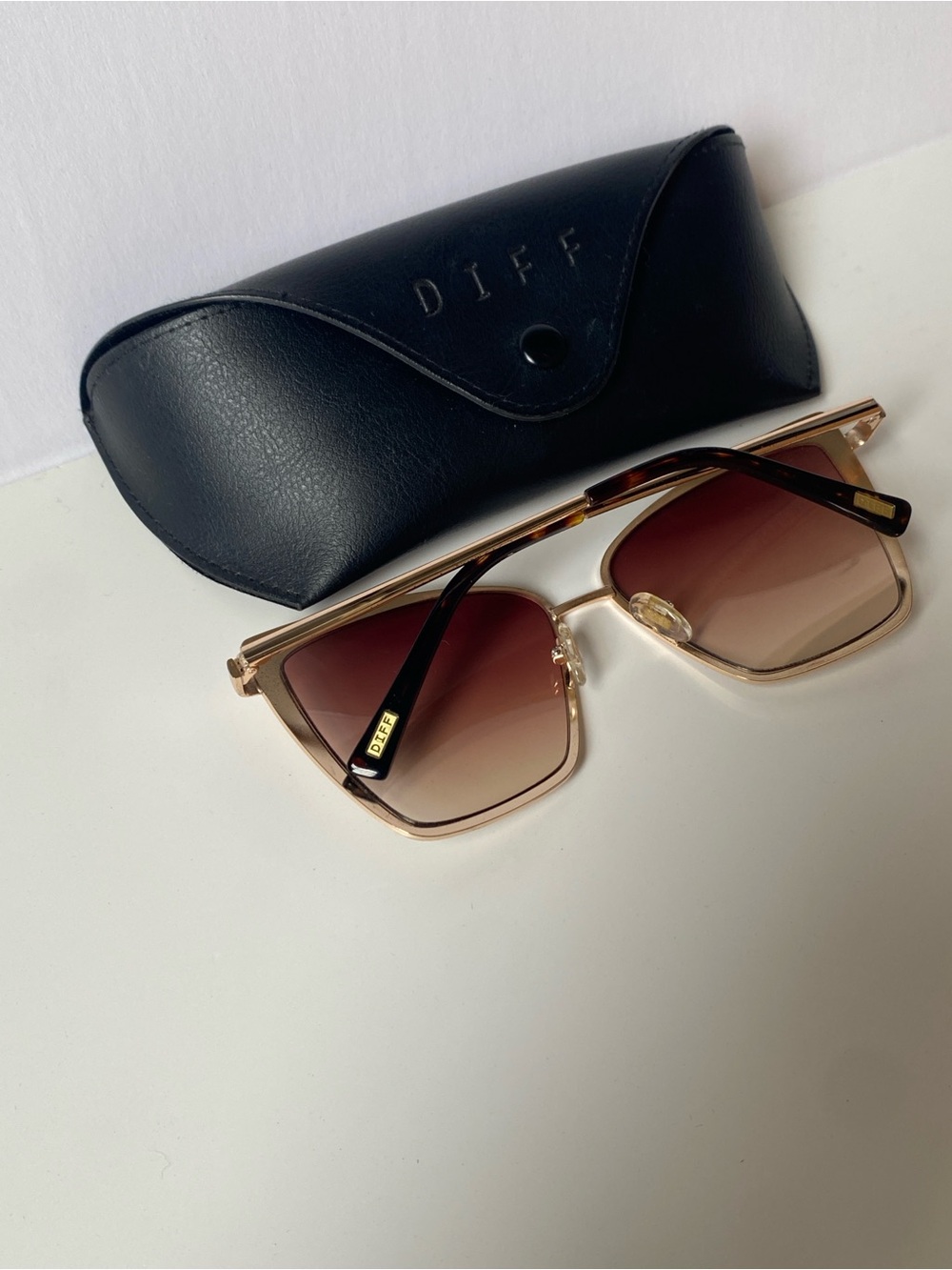 Diff Eyewear Brown Gradient Cat-Eye Sunglasses - Picture 4 of 6
